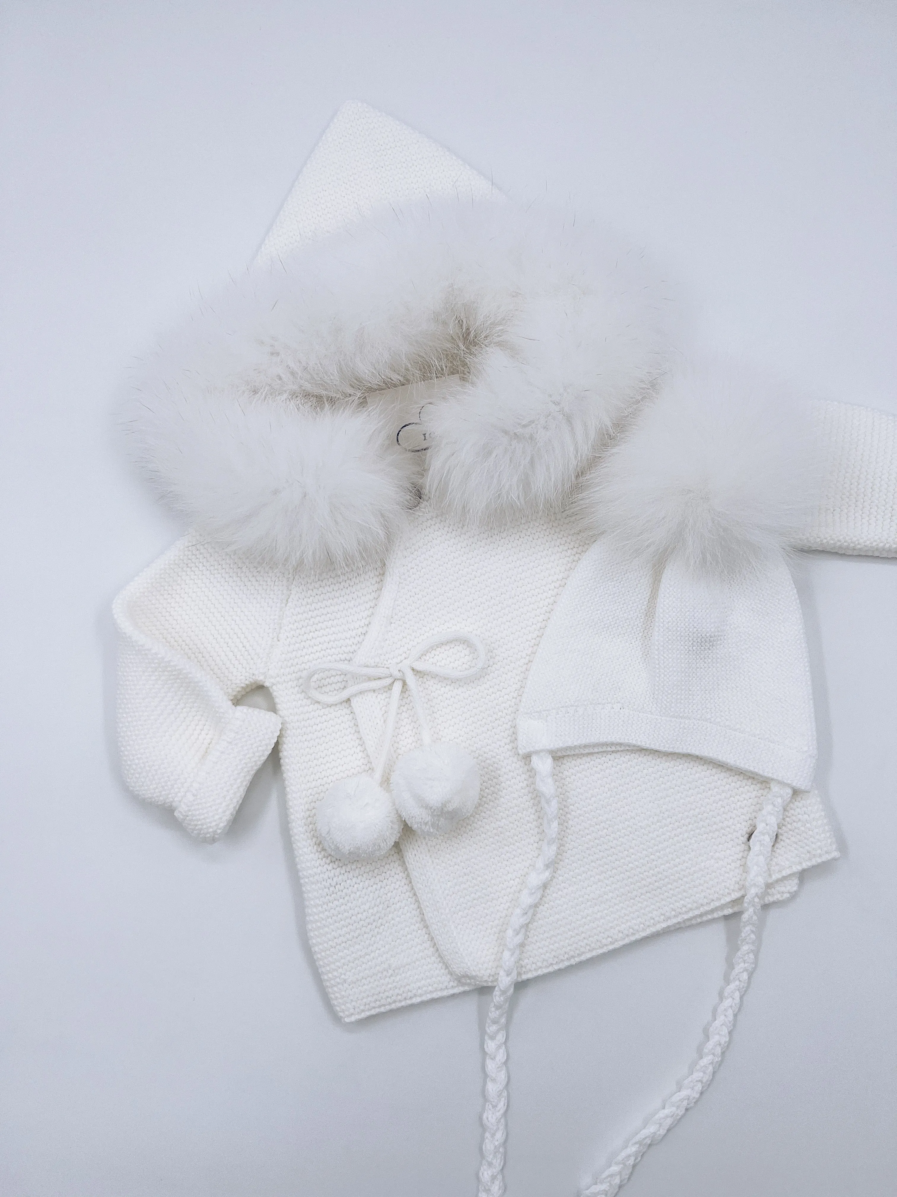 Beautiful Ivory/White knitted Cardigan with Luxurious fur trim.
