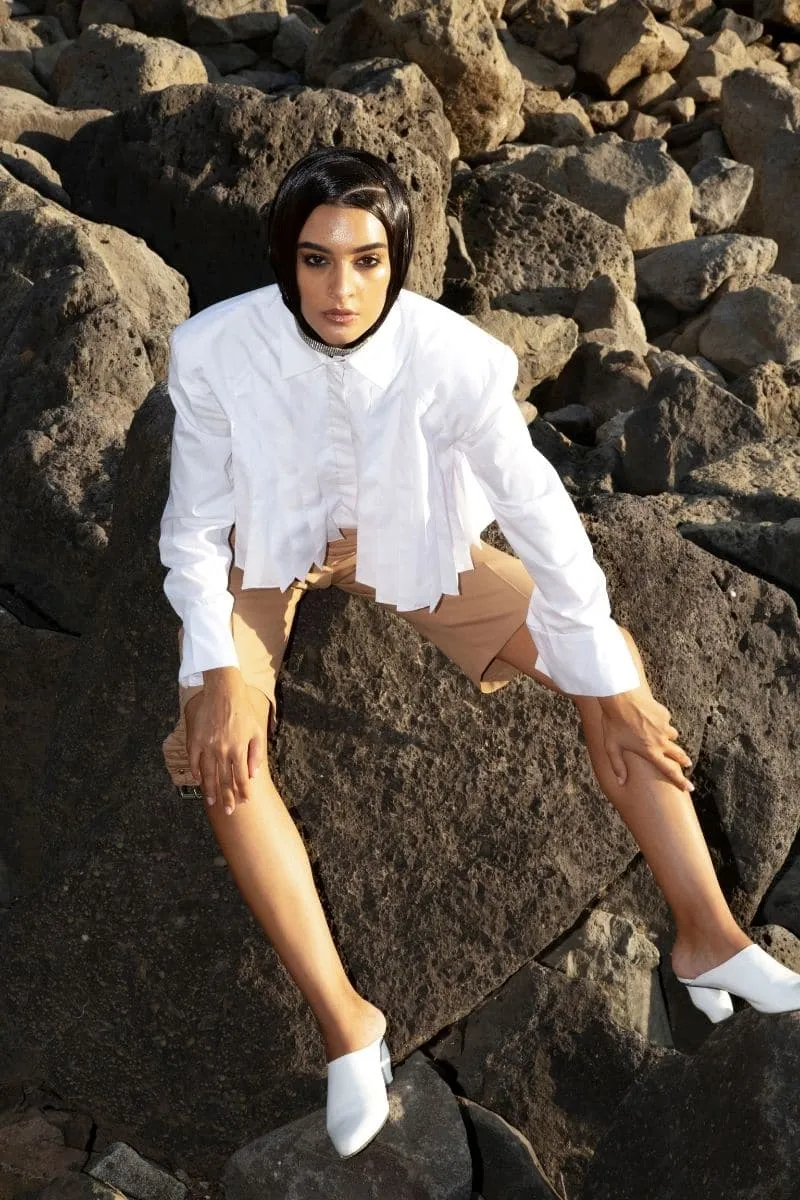 BEIGE BELTED SHORTS