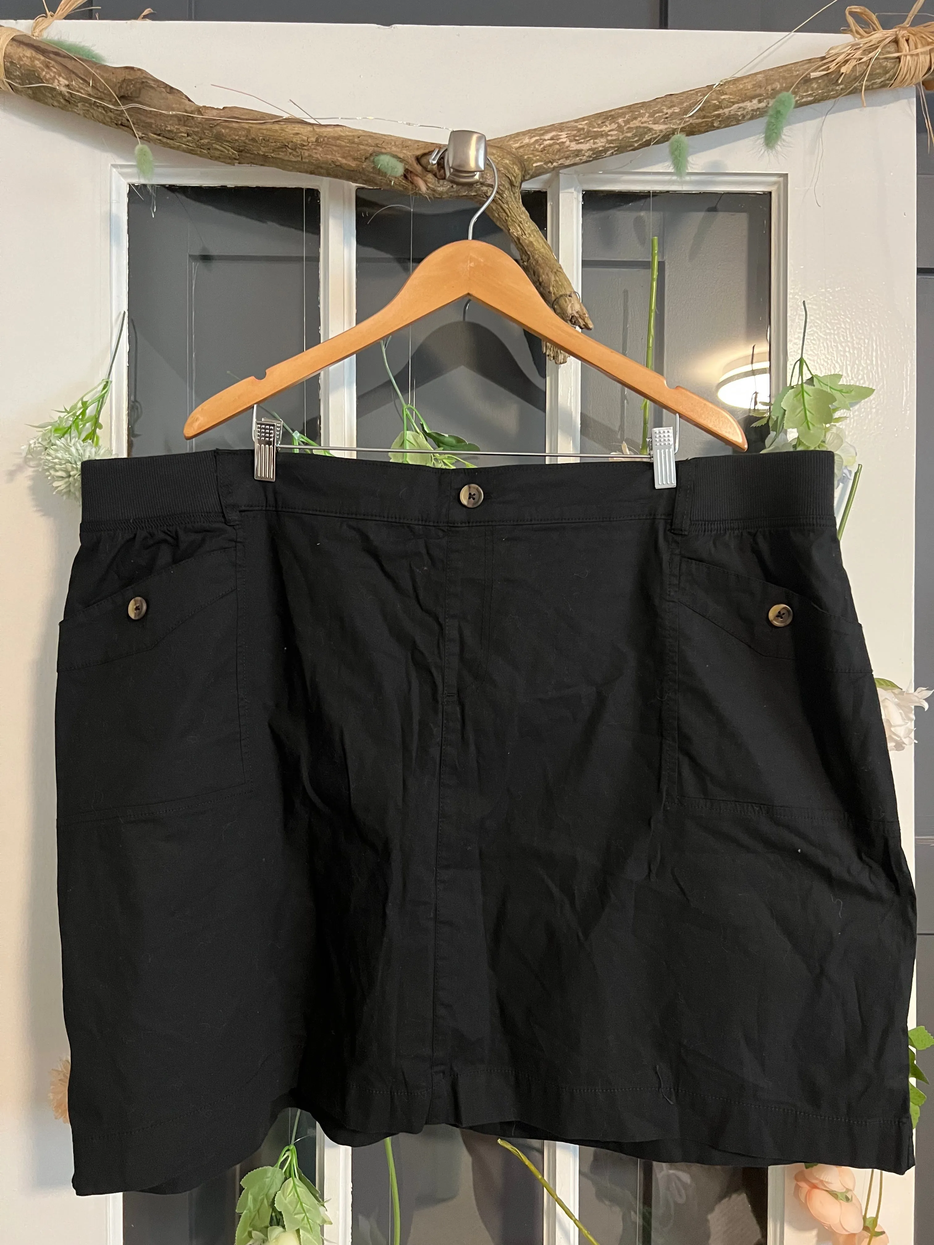 Penn. Black Skirt with Shorts 28